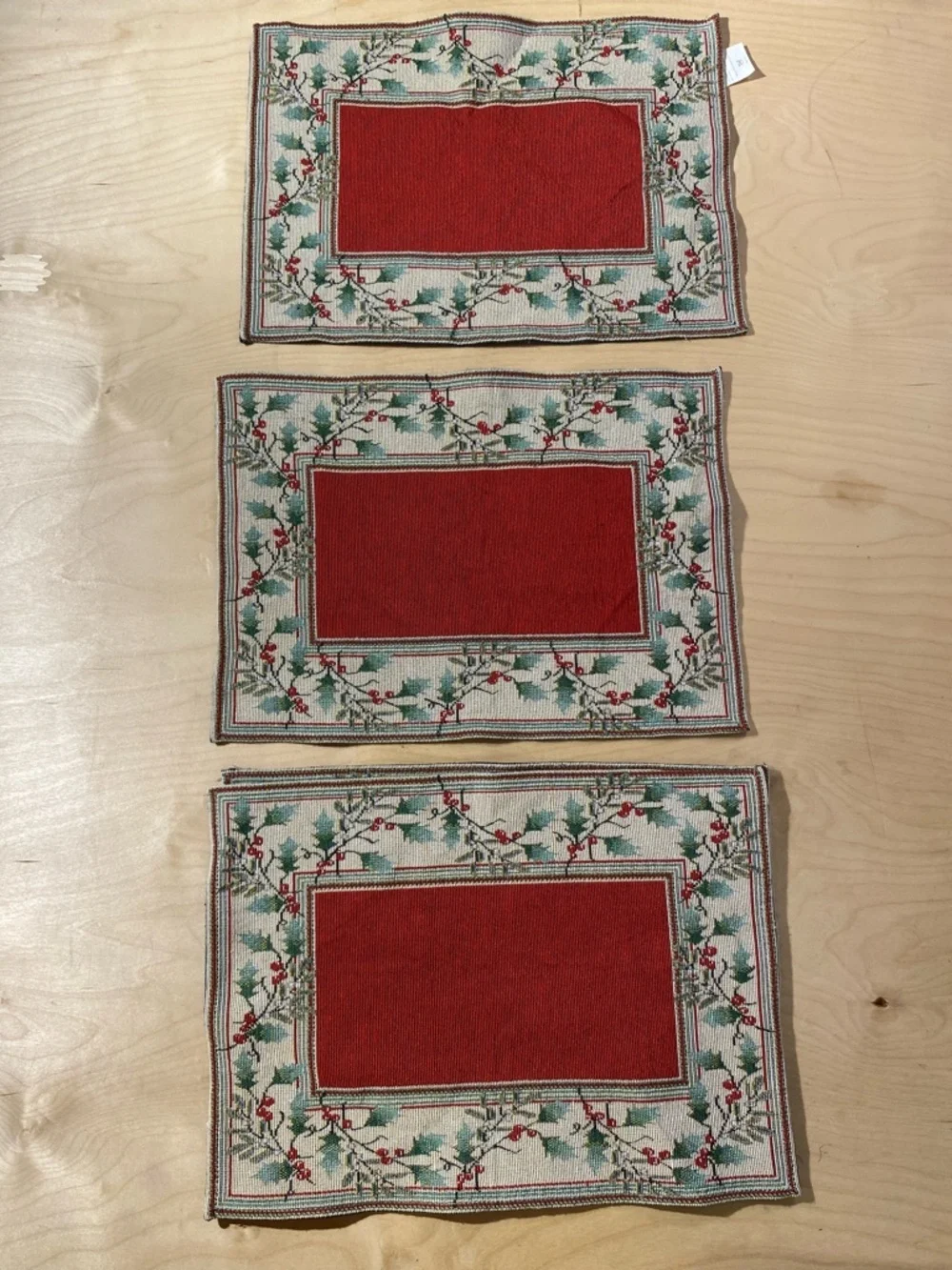 Windham Home Set of 4 Holiday Holly Red Placements (RD)